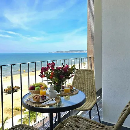 Sea Vista 158 - Happy